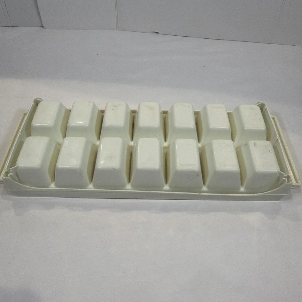 VINTAGE General Electric GE Plastic Ice Cube‎ Tray MCM Harvest White 1970's